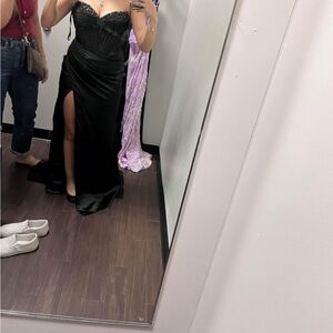 Black straplesss corset prom dressss